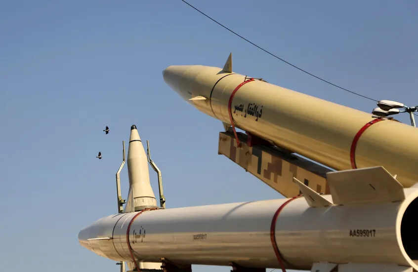 إيران: الحرس الثوري نفذ عملية دقيقة ومدمرة استهدفت المستودع المركزي للذخيرة في قاعدة “الظفرة”